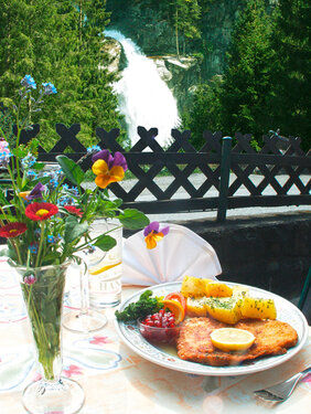Terrasse mit Wasserfallblick Hanke´s Café Restaurant