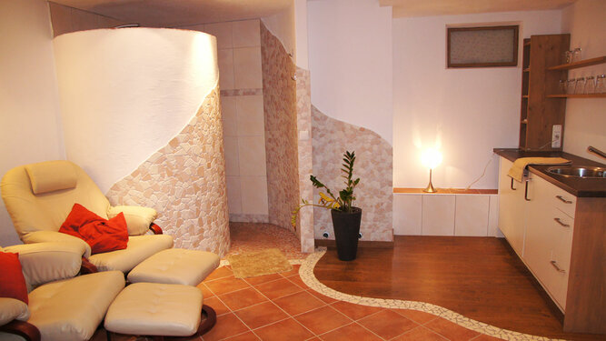 Wellnessraum mit Schneckendusche