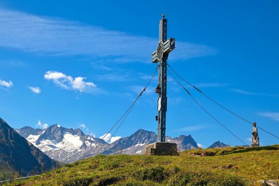 Plattenkogel Kreuz am Gipfel