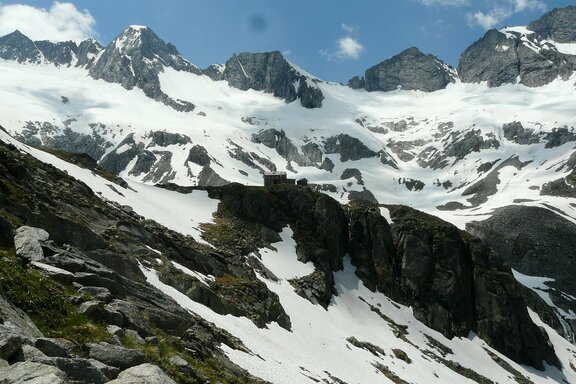 Richter Hütte, Bild: Whgler, CC BY-SA 3.0, via Wikimedia Commons