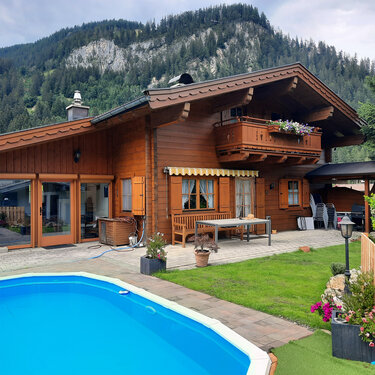Ferienhaus mit Pool Breitner Chalet Wasserfallblick