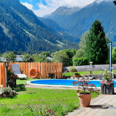 Pool zum Ferienhaus Breitner Chalet Wasserfallblick