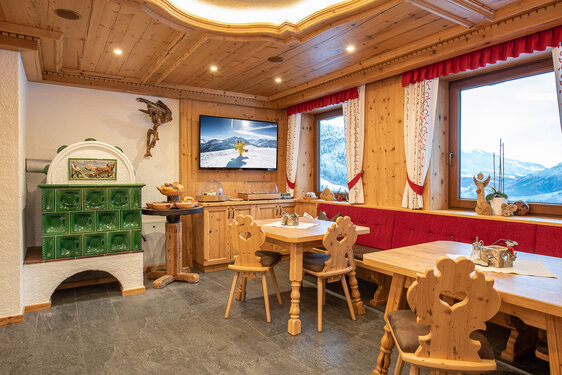 Frühstücksraum mit Kachelofen Urlaub am Bauernhof Unterbergbauer