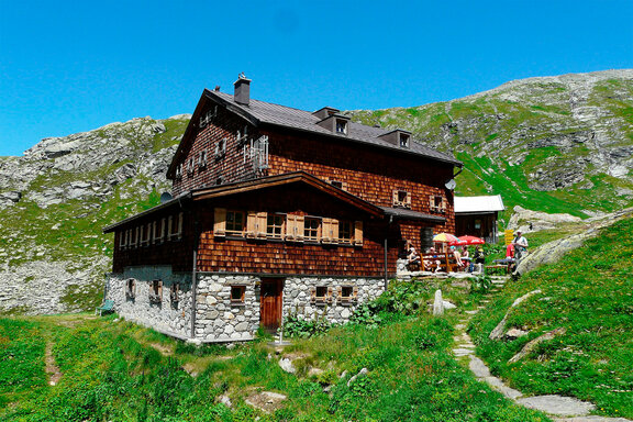 Bild: Whgler, CC BY-SA 4.0, via Wikimedia Commons Warnsdorfer Hütte, Bild: Whgler, CC BY-SA 4.0, via Wikimedia Commons