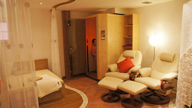 Welnessraum mit Infrarotkabine